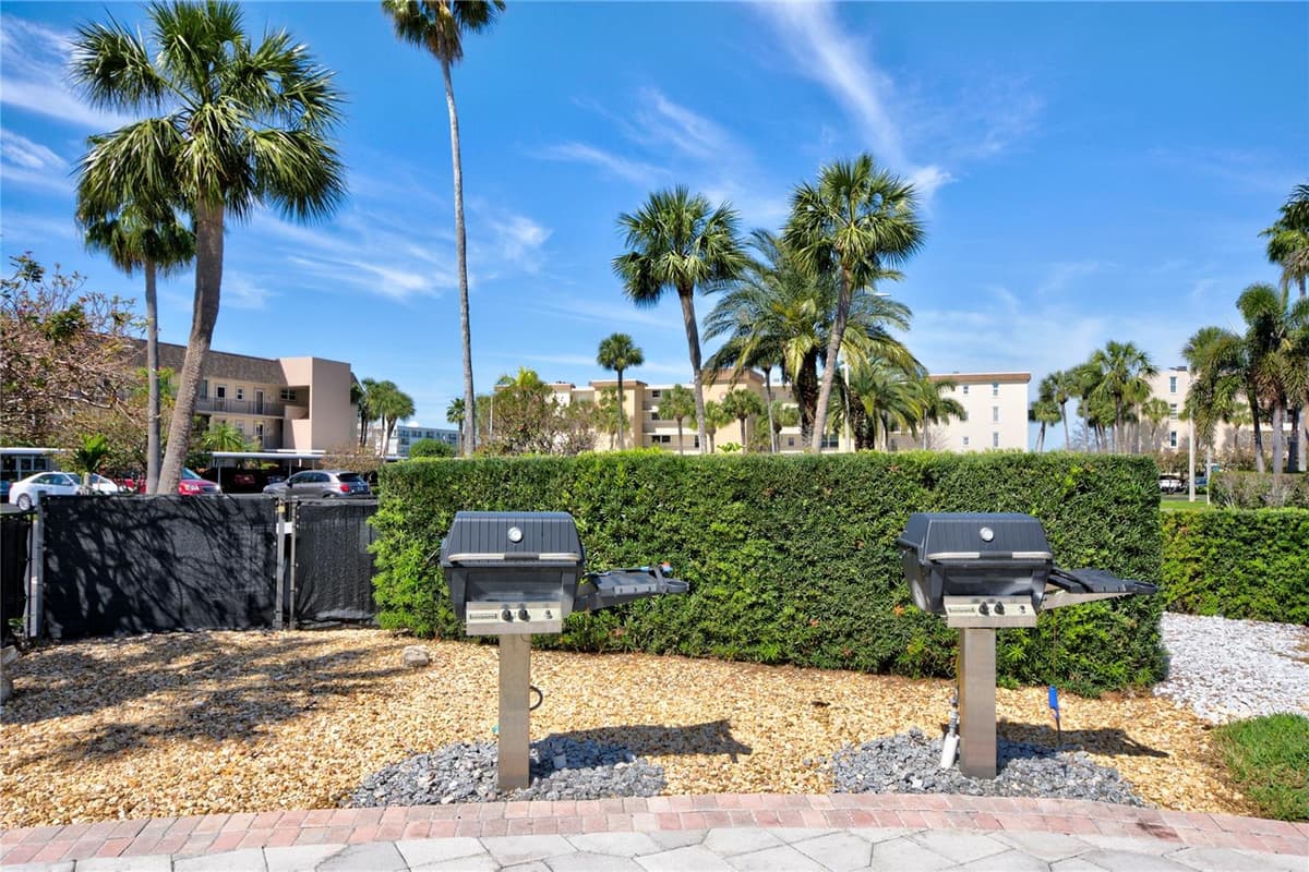 7600 SUN ISLAND DRIVE — photo 46 of 50