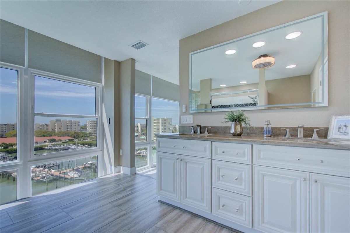 7600 SUN ISLAND DRIVE — photo 31 of 50