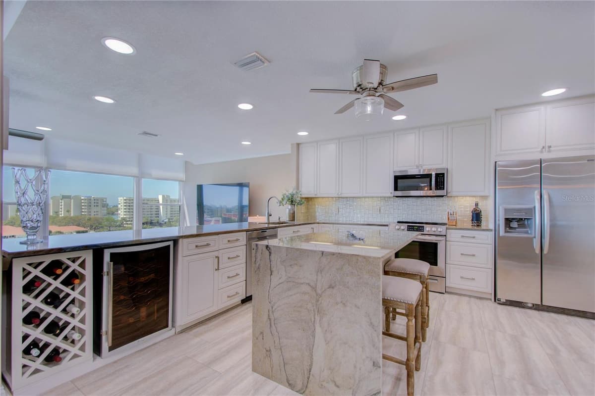 7600 SUN ISLAND DRIVE — photo 17 of 50