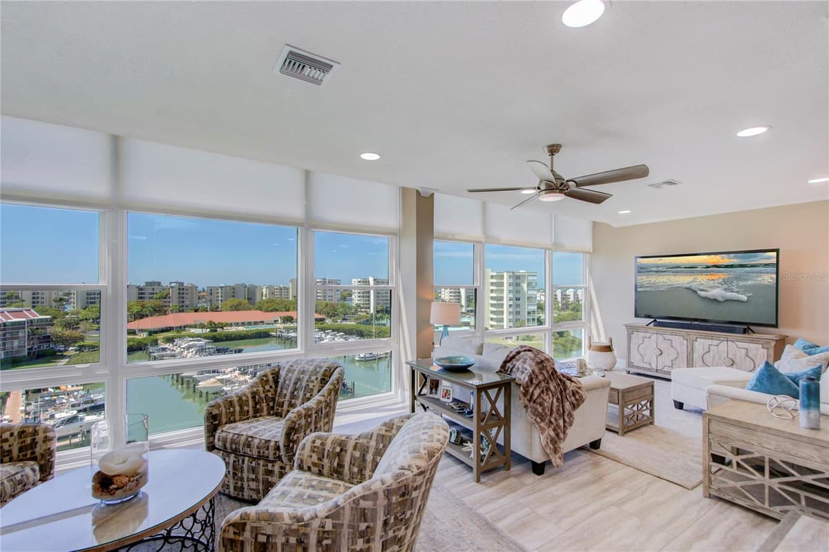 7600 SUN ISLAND DRIVE — photo 9 of 50