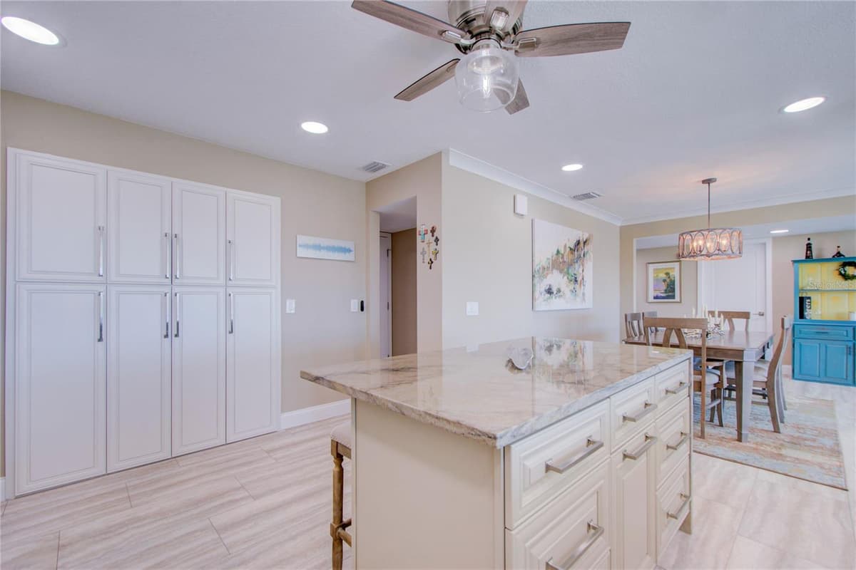 7600 SUN ISLAND DRIVE — photo 21 of 50