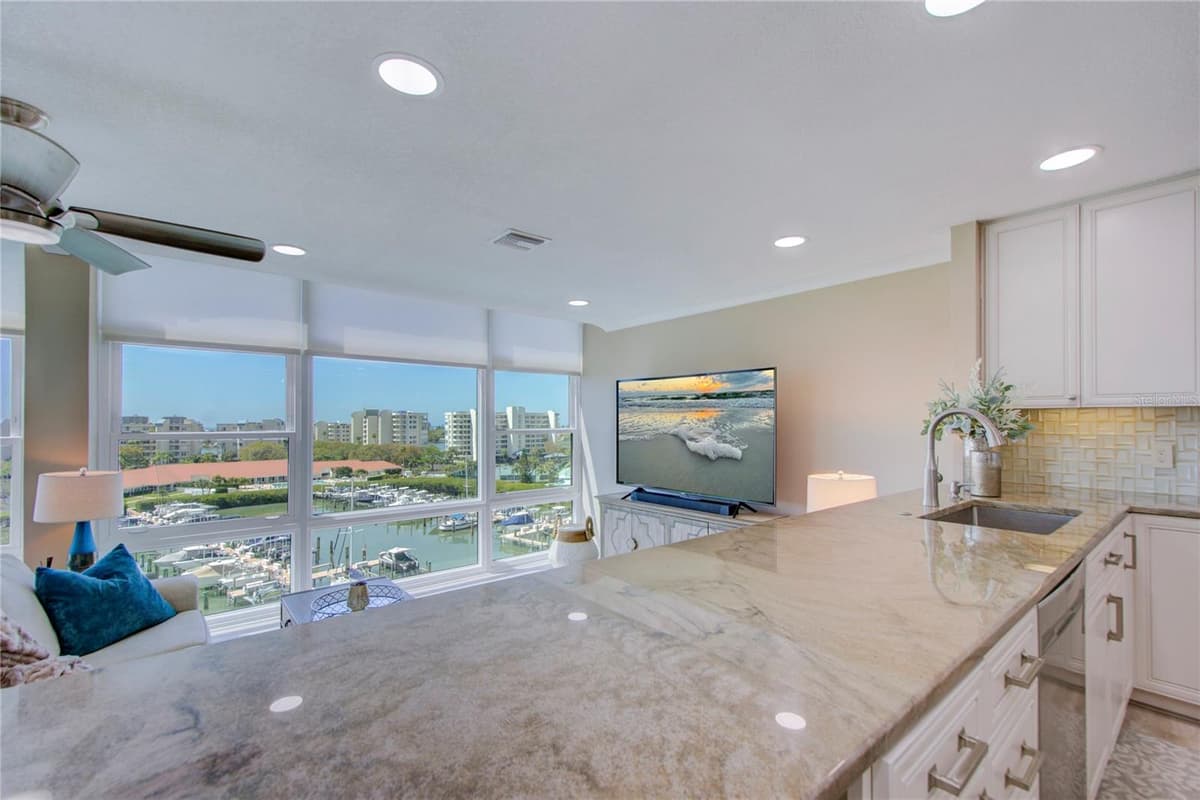 7600 SUN ISLAND DRIVE — photo 23 of 50