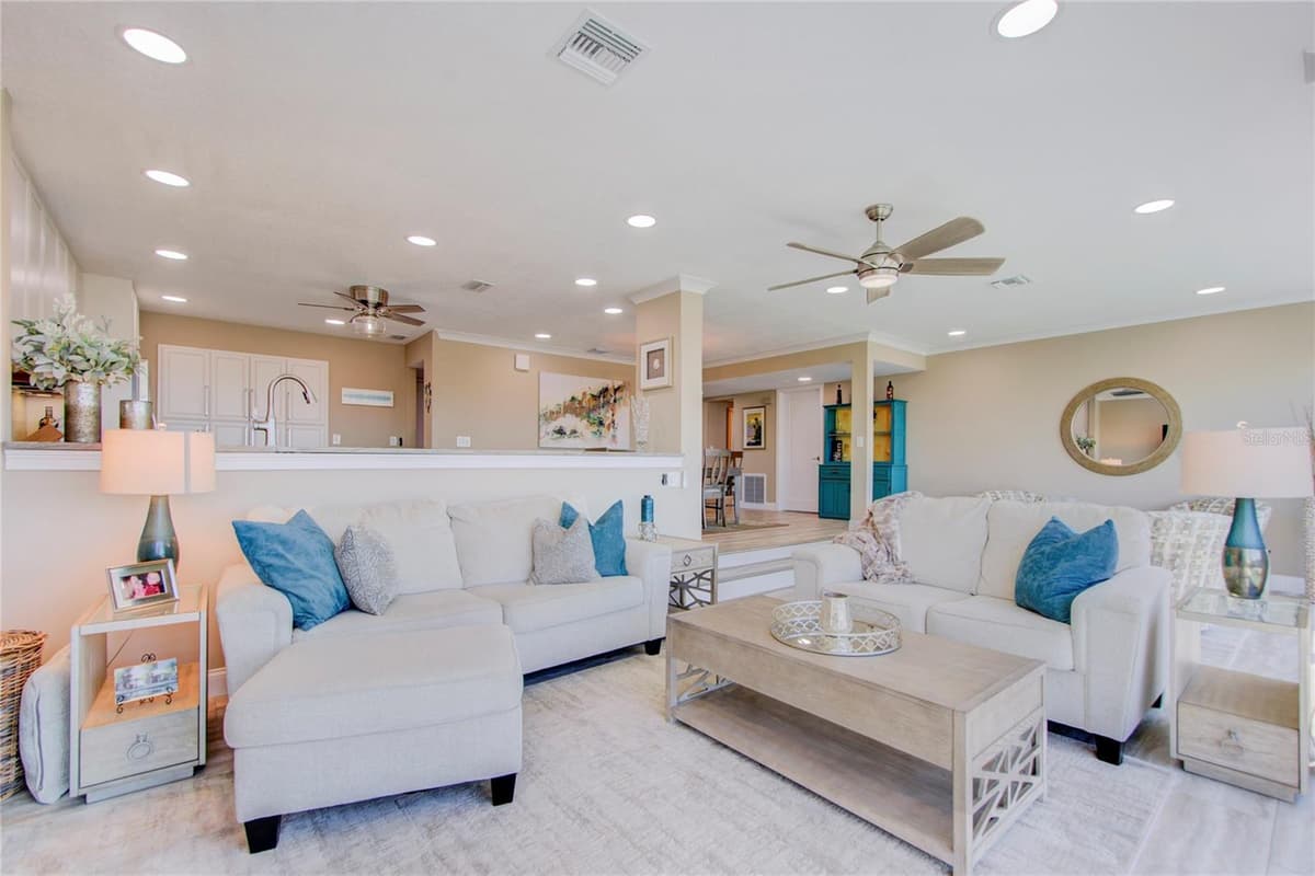 7600 SUN ISLAND DRIVE — photo 12 of 50