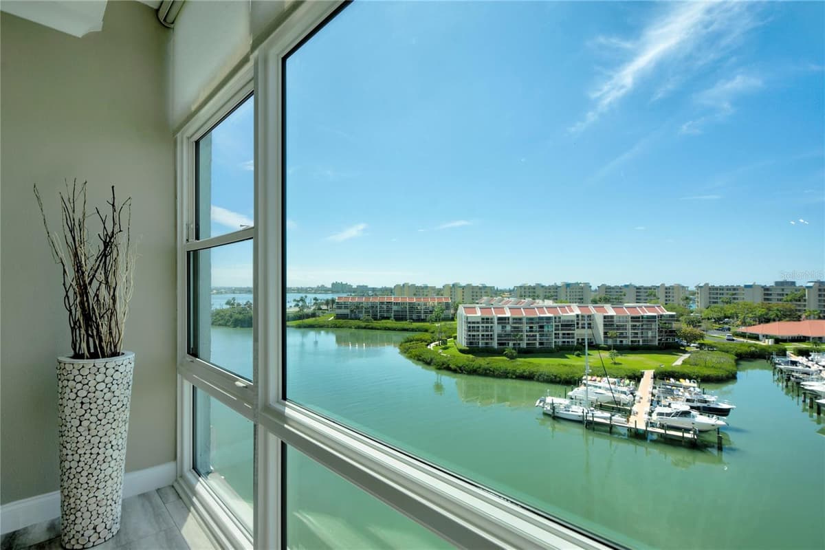 7600 SUN ISLAND DRIVE — photo 35 of 50