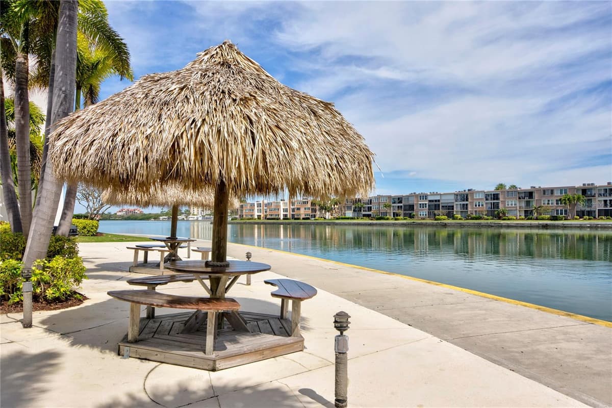 7600 SUN ISLAND DRIVE — photo 47 of 50