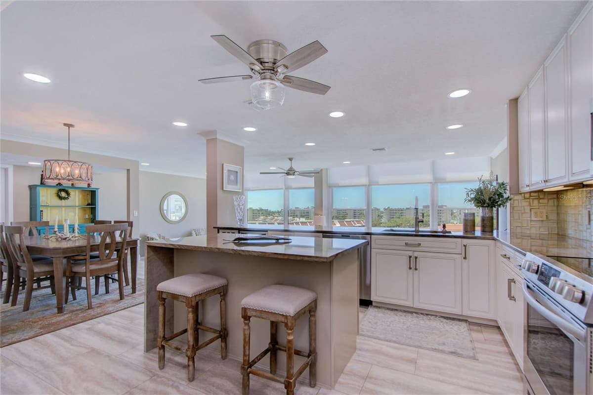 7600 SUN ISLAND DRIVE — photo 19 of 50