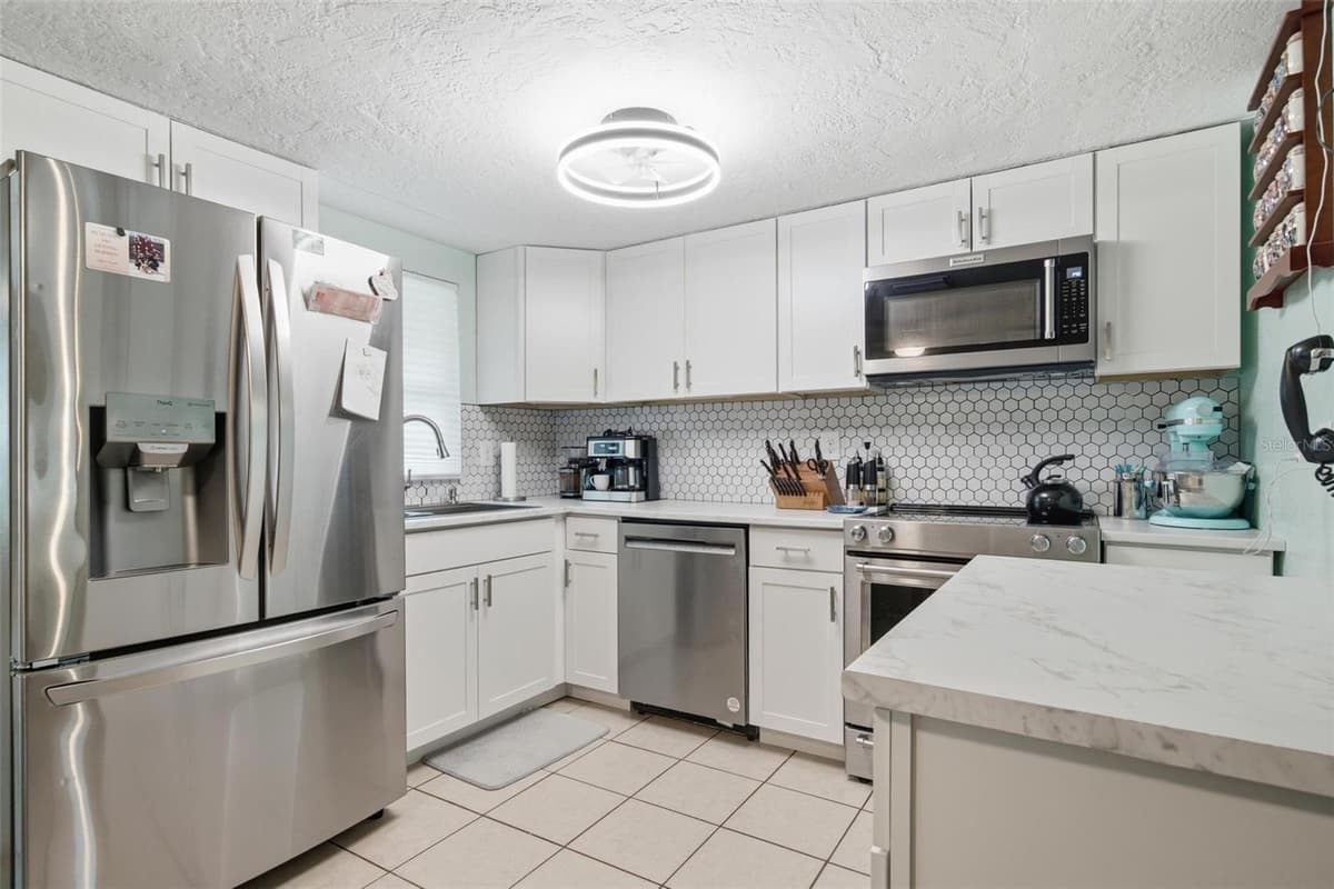 60 LINCOLN AVENUE — photo 6 of 28