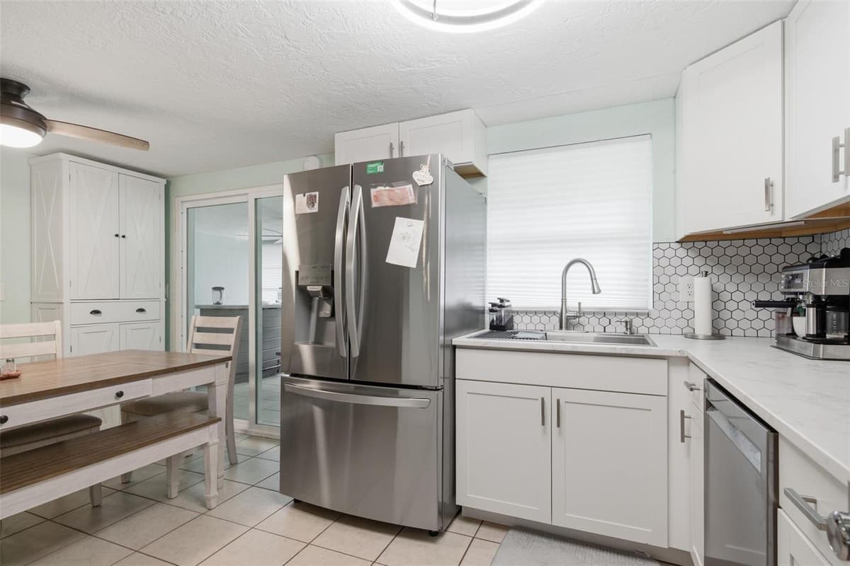 60 LINCOLN AVENUE — photo 8 of 28