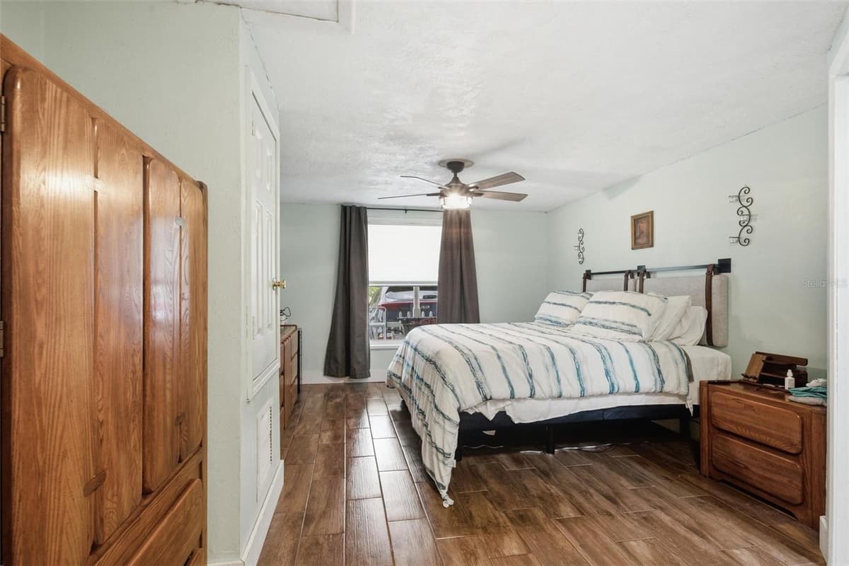 60 LINCOLN AVENUE — photo 15 of 28