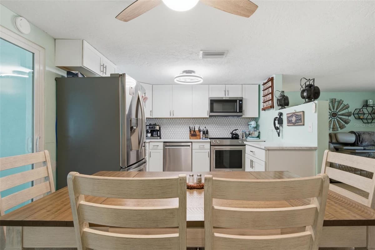 60 LINCOLN AVENUE — photo 10 of 28