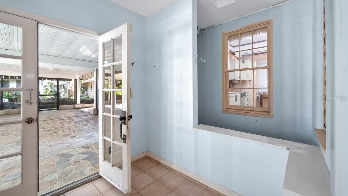127 LAUREL AVENUE — photo 21 of 54