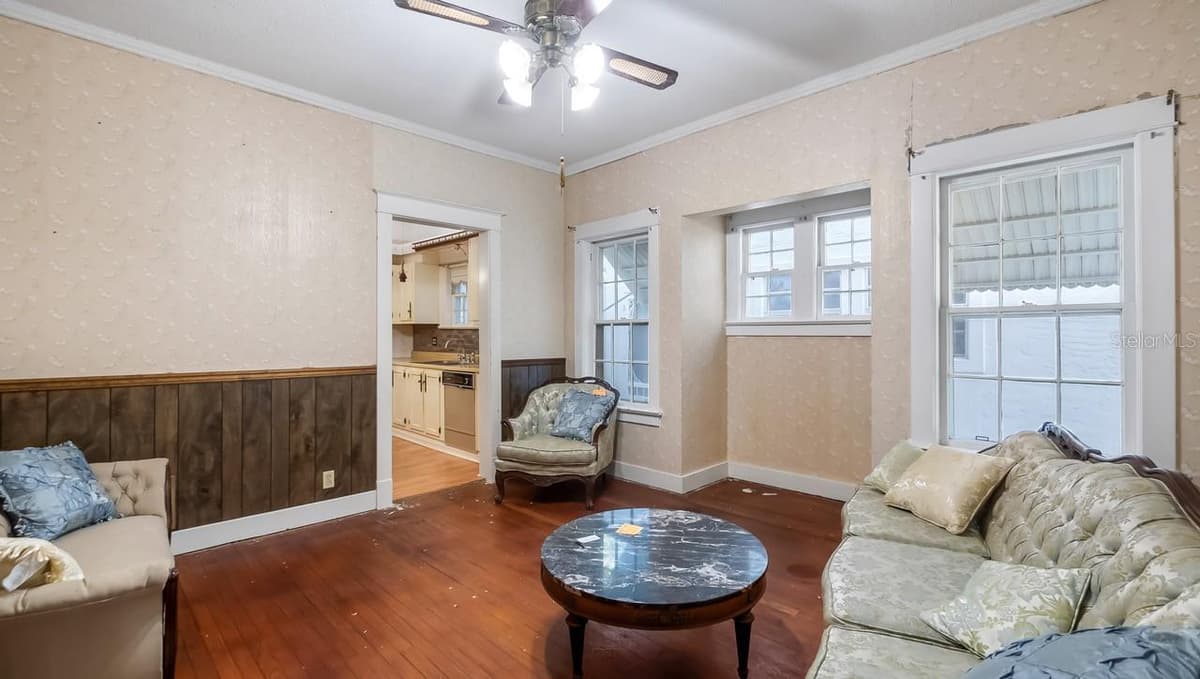 127 LAUREL AVENUE — photo 8 of 54