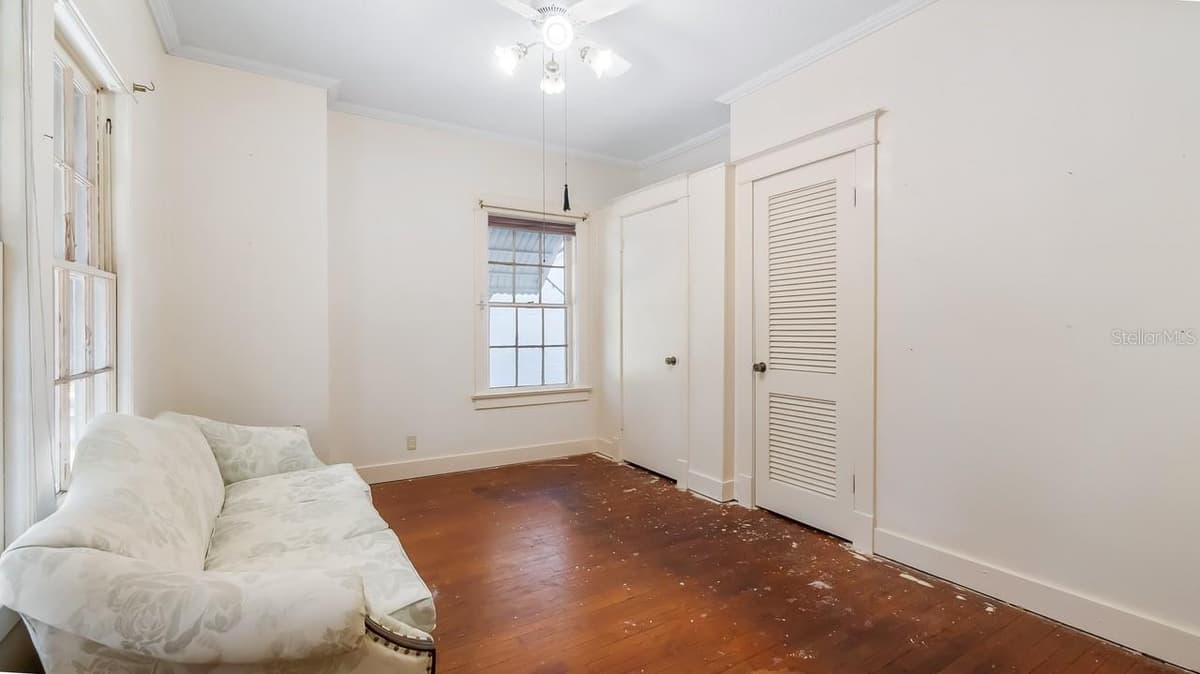 127 LAUREL AVENUE — photo 15 of 54