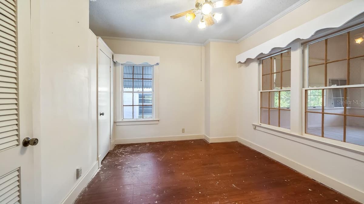 127 LAUREL AVENUE — photo 16 of 54