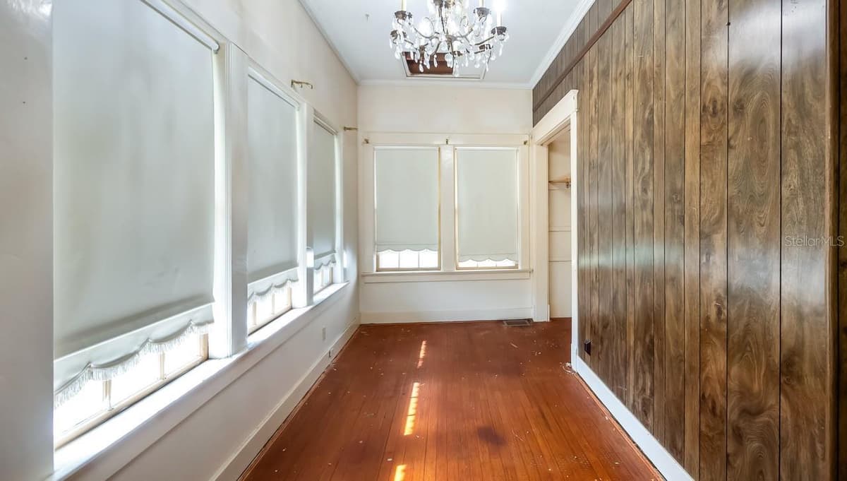 127 LAUREL AVENUE — photo 20 of 54