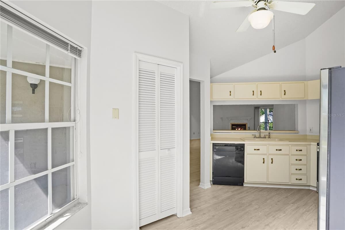 3996 RADLEY COURT — photo 15 of 40