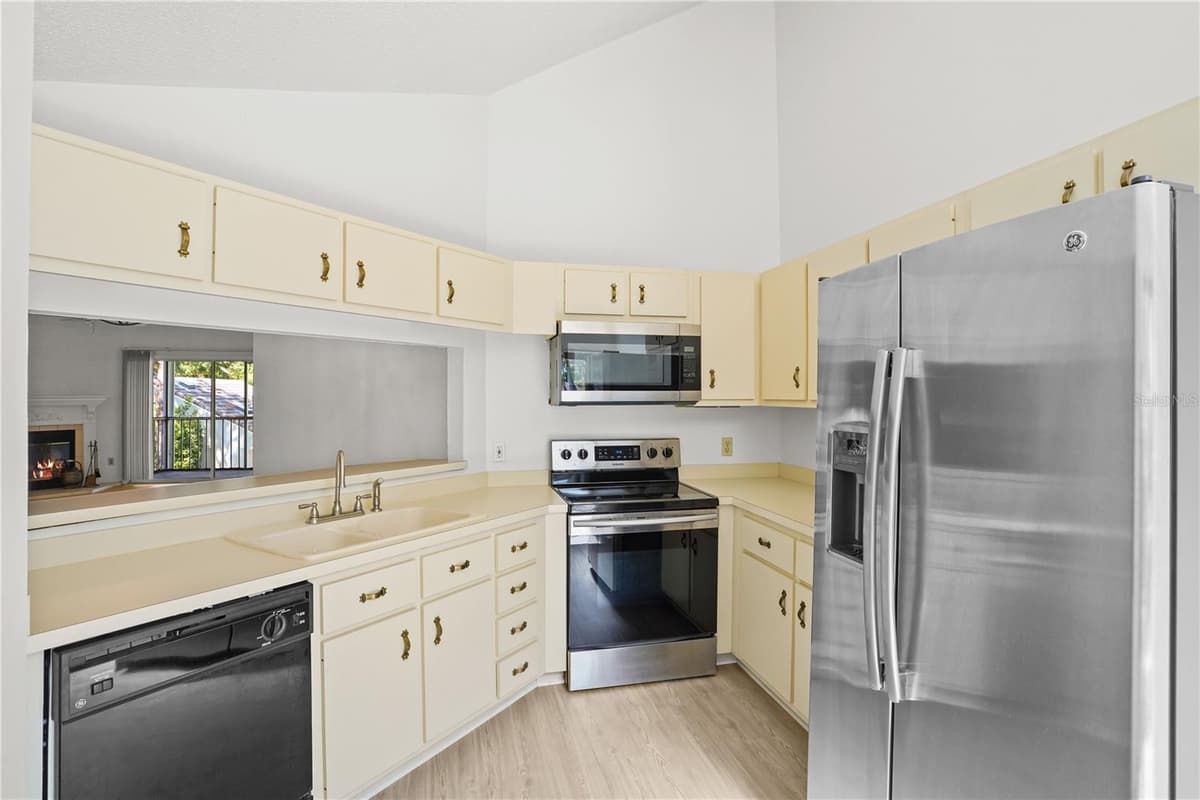 3996 RADLEY COURT — photo 13 of 40