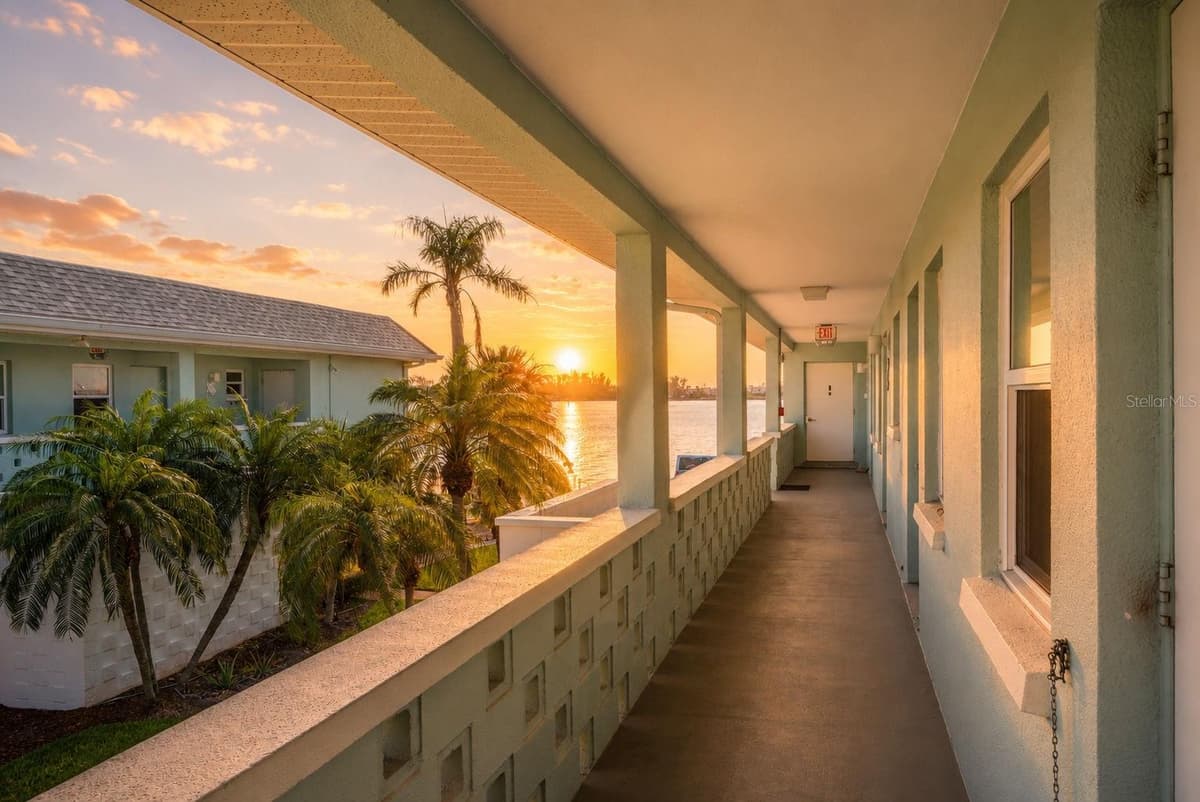 611 GULF DRIVE — photo 8 of 45