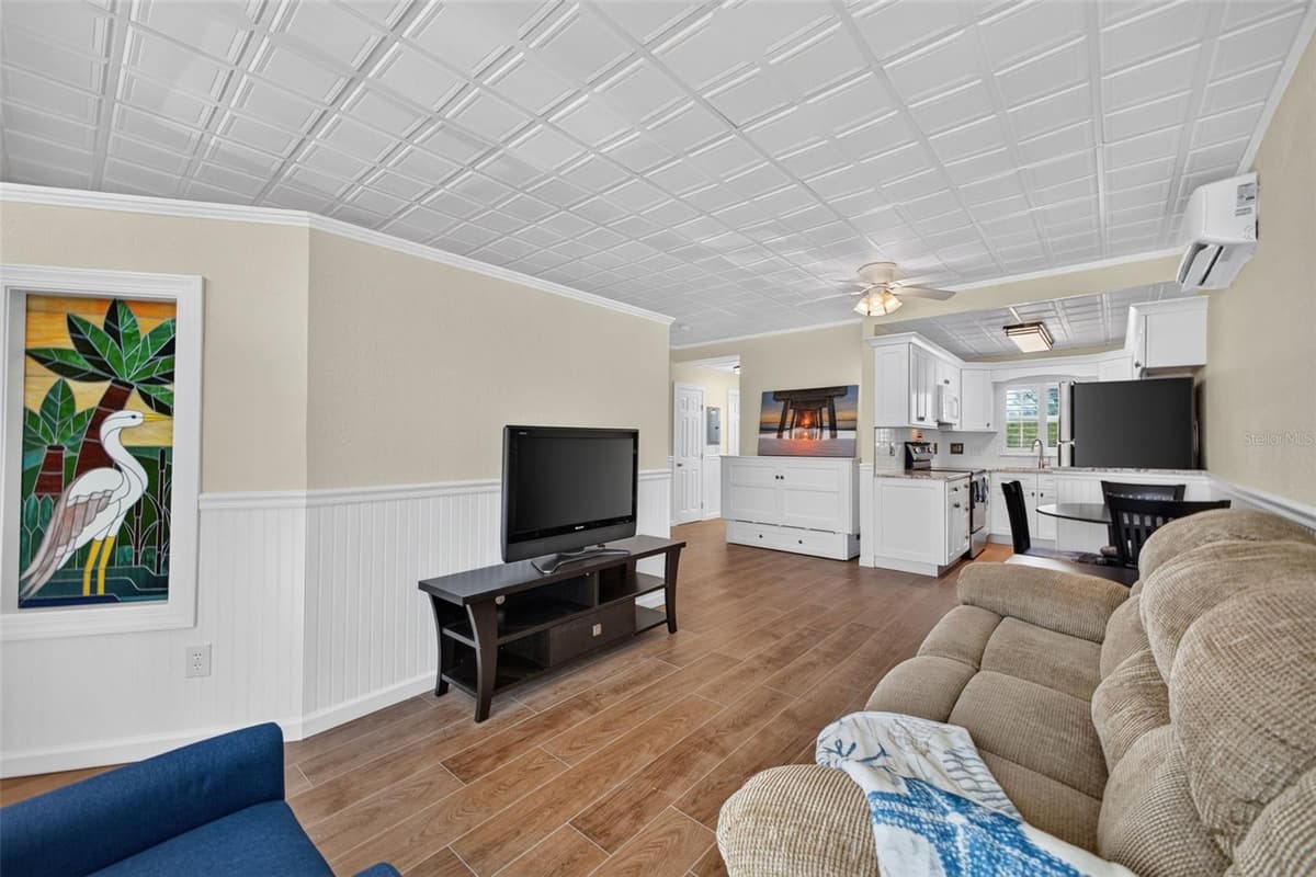 18399 GULF BOULEVARD — photo 6 of 22