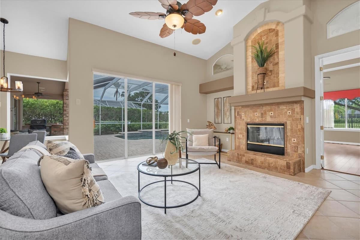 4270 COVE DRIVE — photo 14 of 71