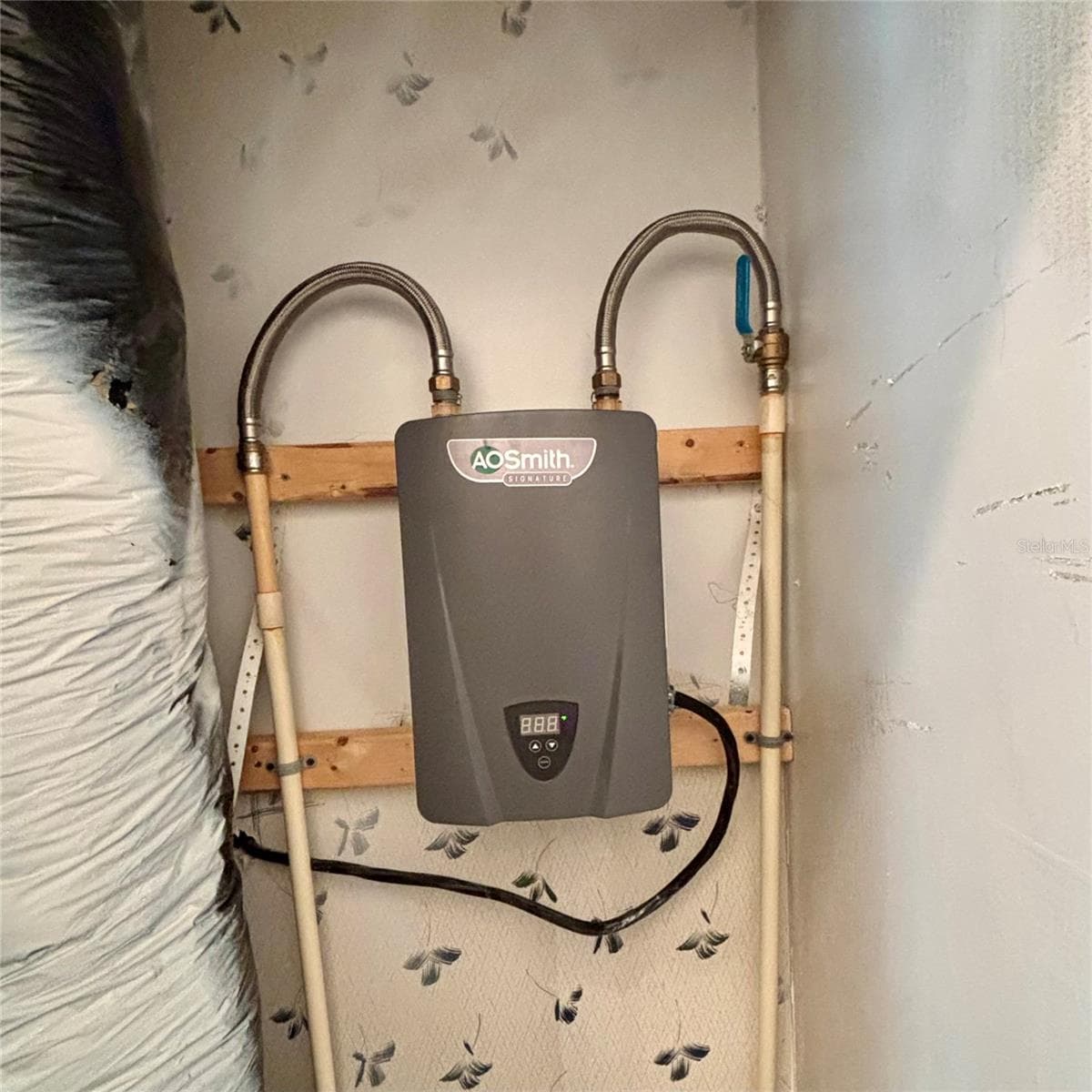 Unknown — photo 24 of 33