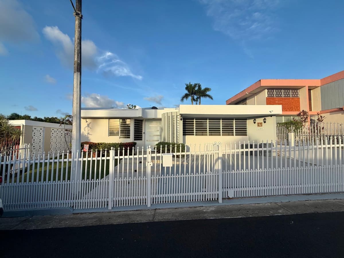 2105 CALLE ANTIOQUIA — photo 1 of 28