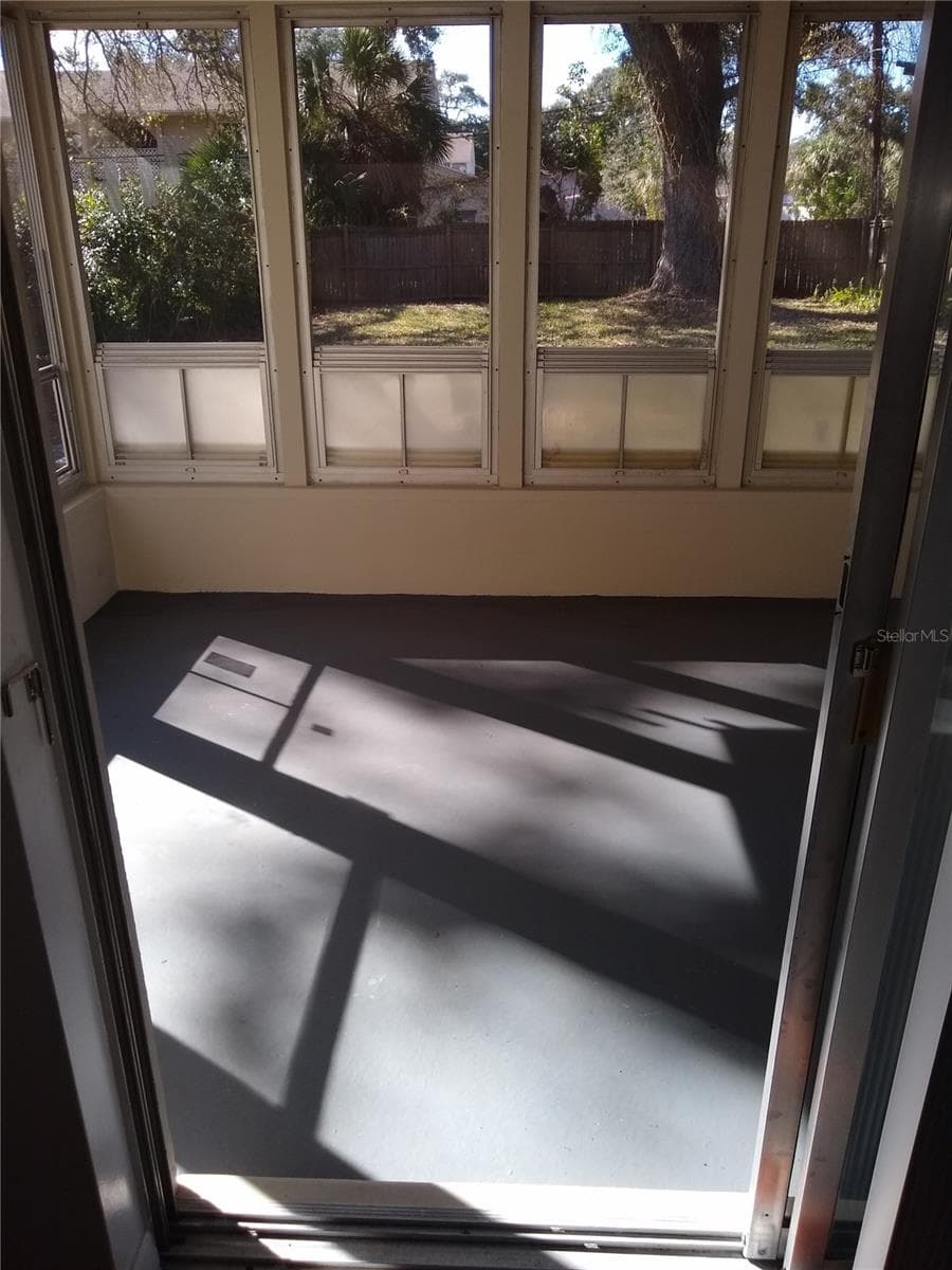 446 NEW YORK AVENUE — photo 15 of 17