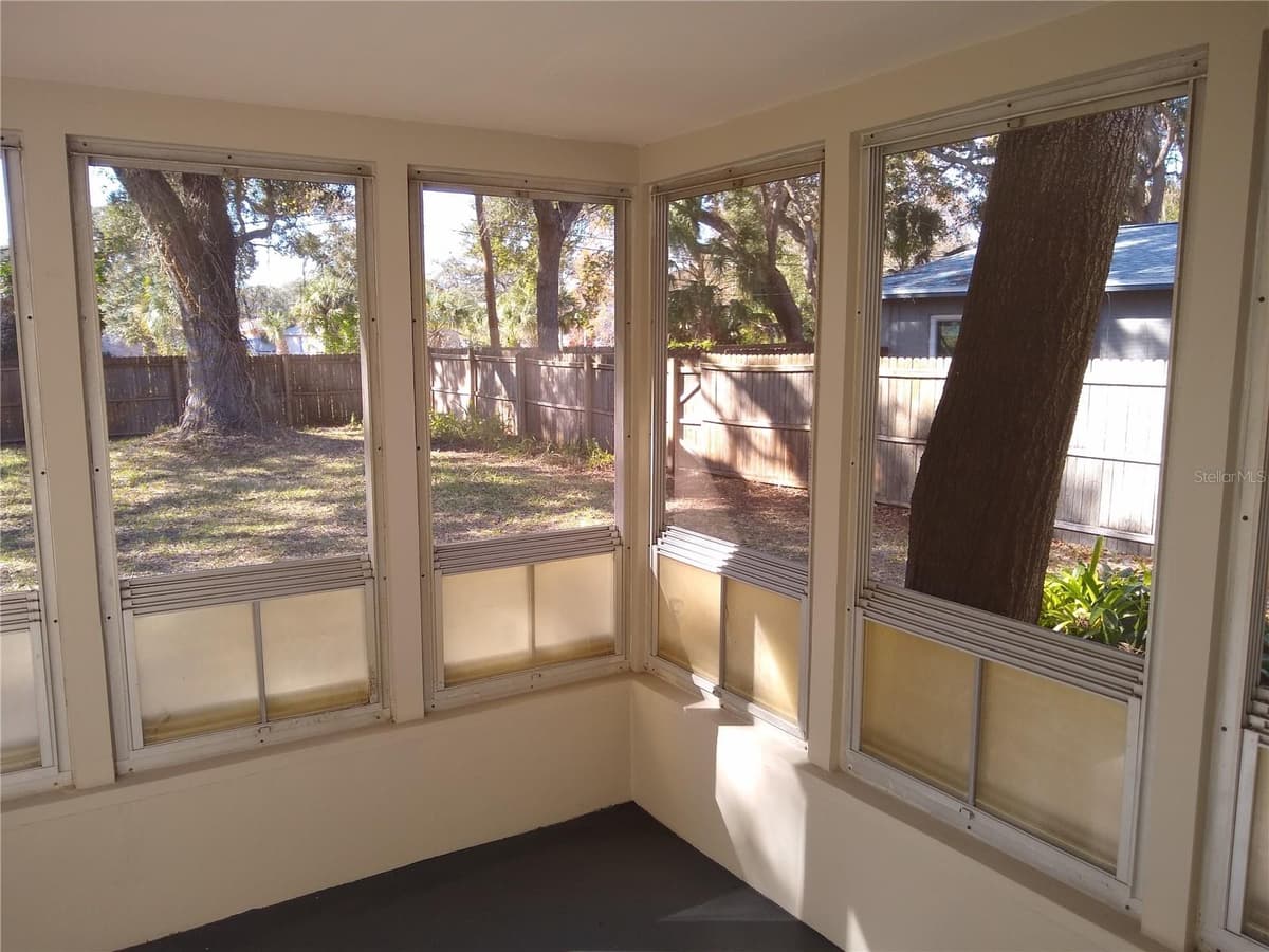446 NEW YORK AVENUE — photo 16 of 17