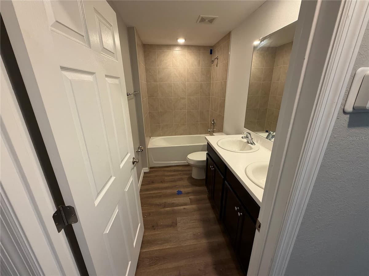 2828 2ND TERRACE — photo 7 of 11
