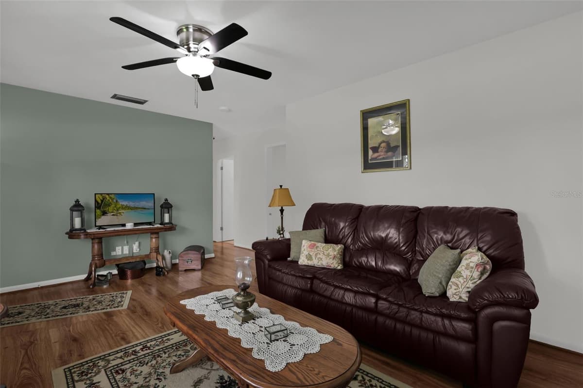 207 TEMPLE AVENUE — photo 13 of 34