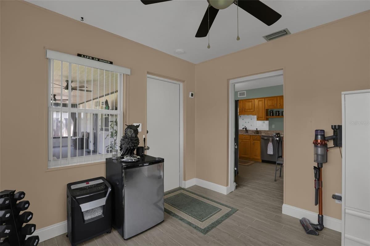 207 TEMPLE AVENUE — photo 20 of 34
