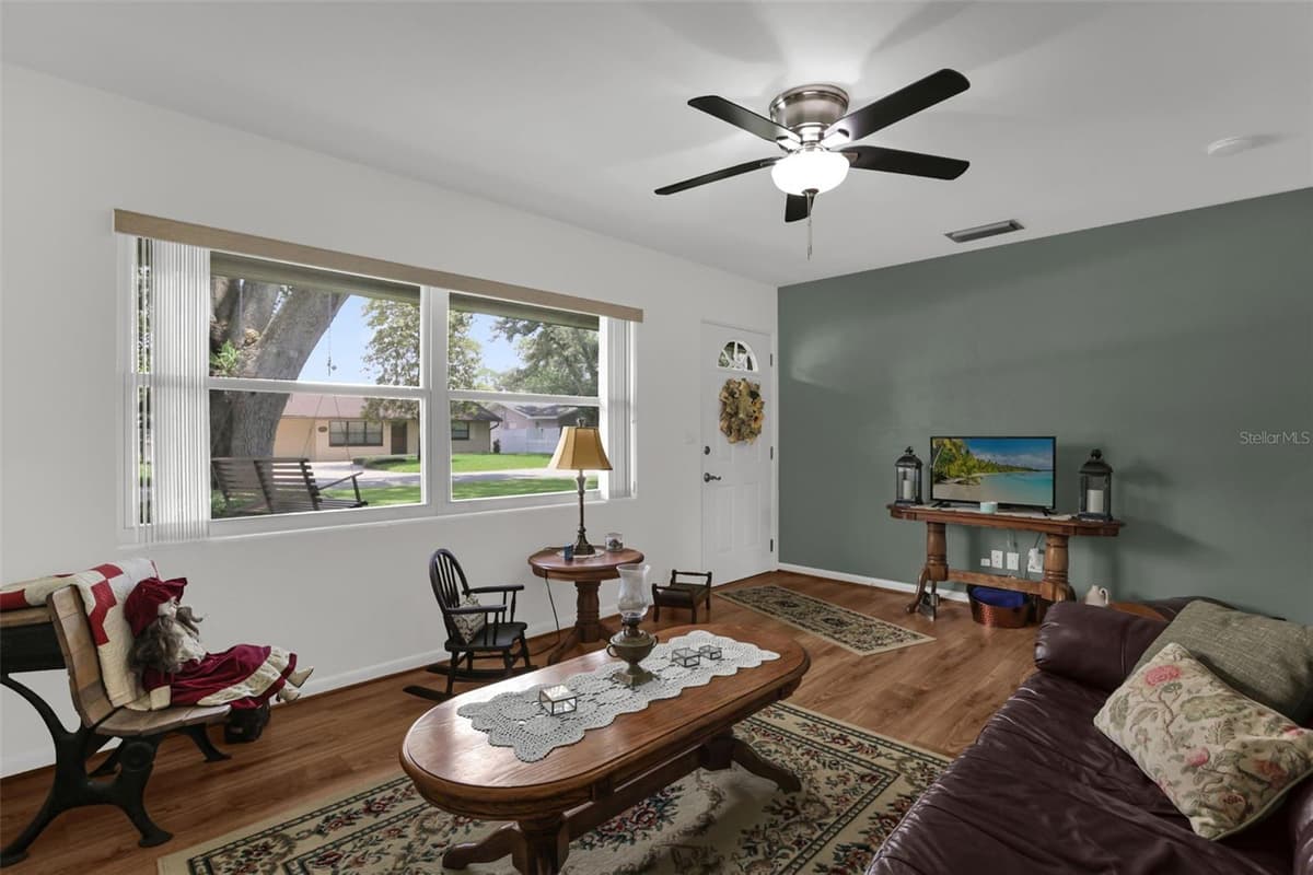 207 TEMPLE AVENUE — photo 12 of 34