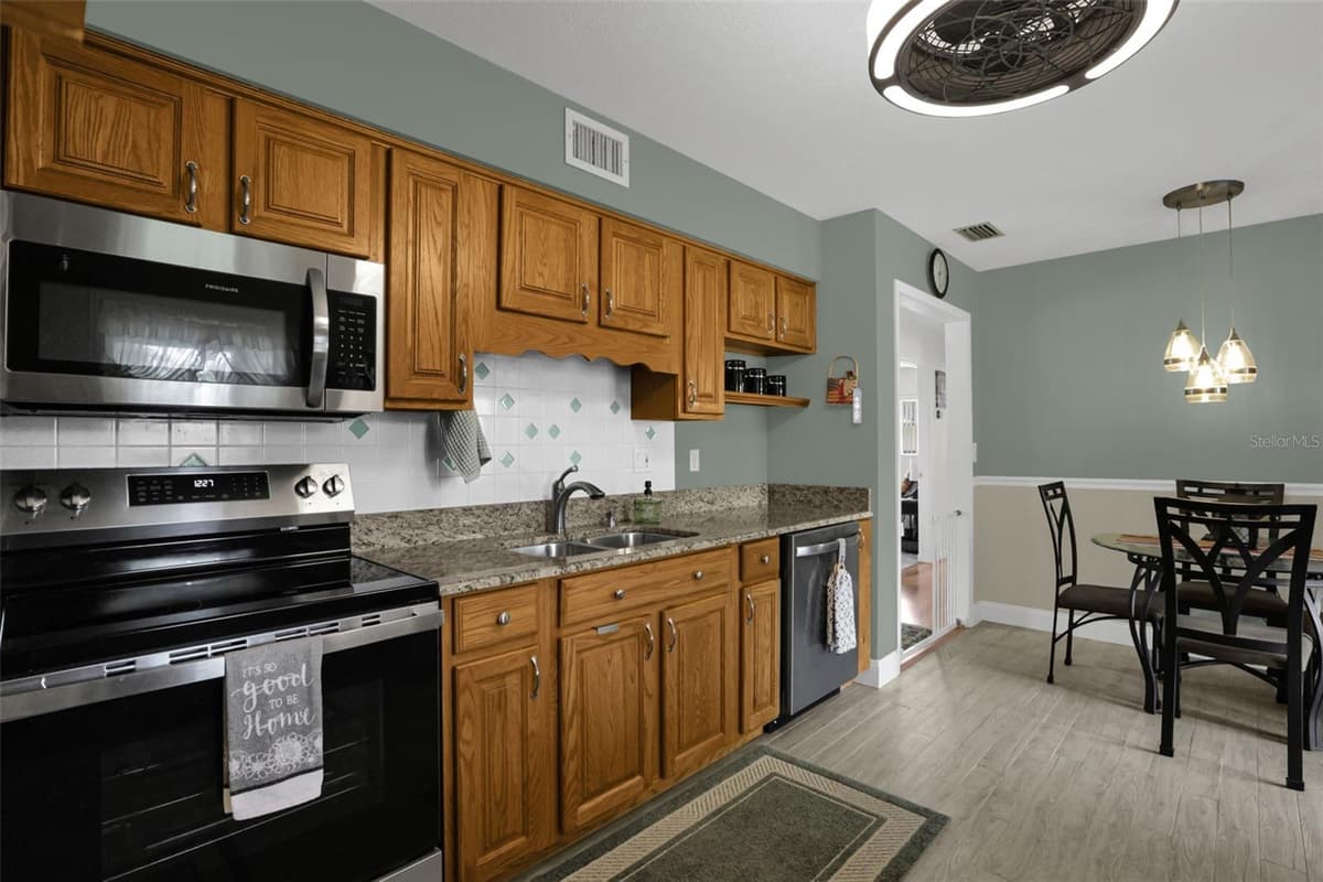 207 TEMPLE AVENUE — photo 17 of 34