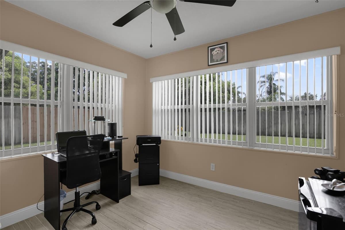 207 TEMPLE AVENUE — photo 19 of 34