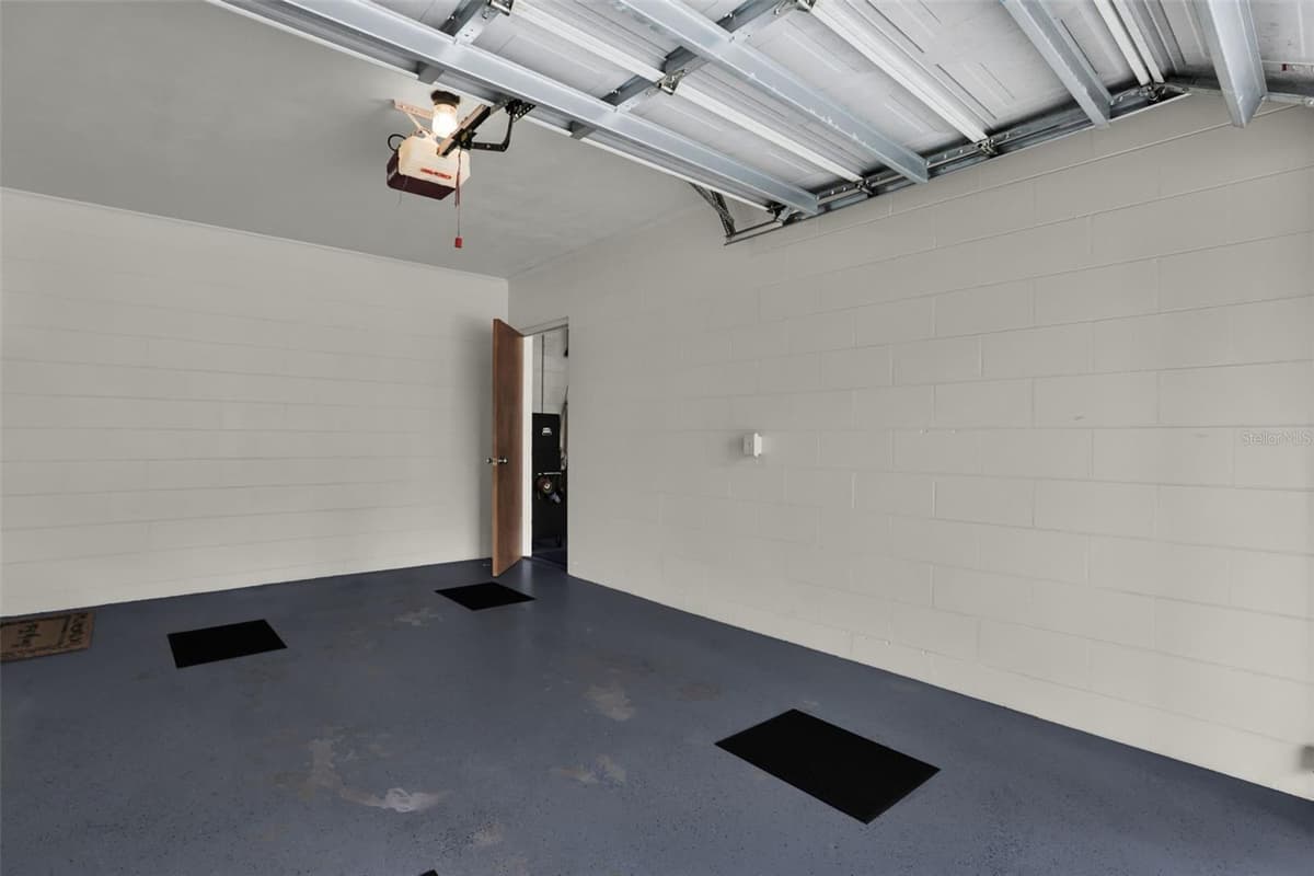 207 TEMPLE AVENUE — photo 29 of 34