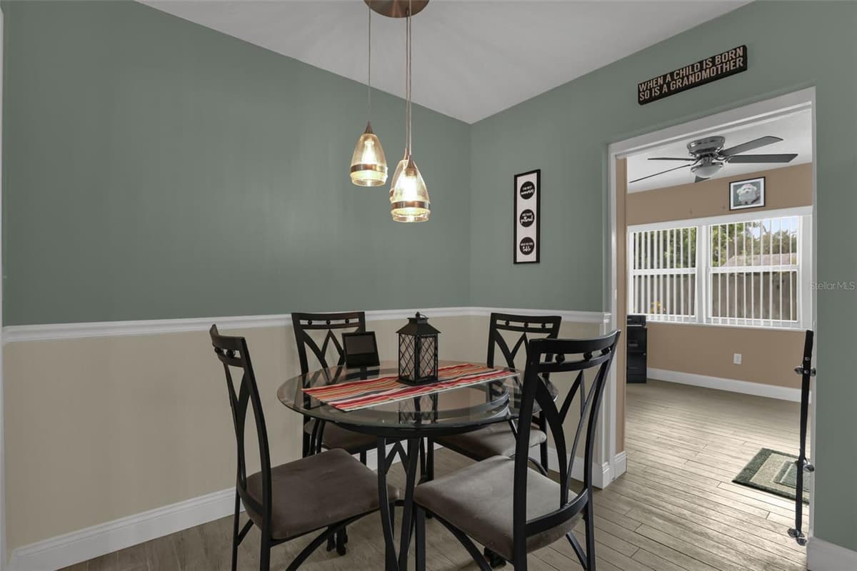 207 TEMPLE AVENUE — photo 14 of 34