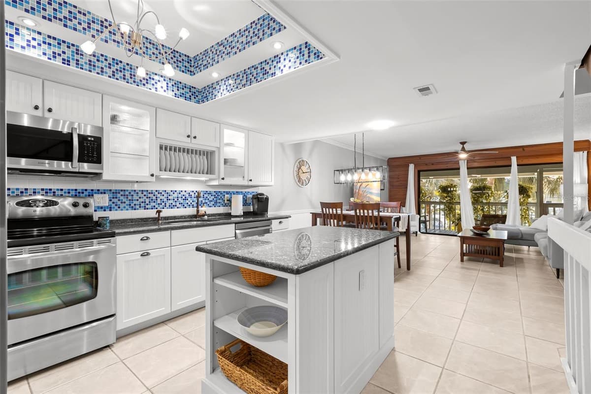 1375 PINELLAS BAYWAY — photo 4 of 43