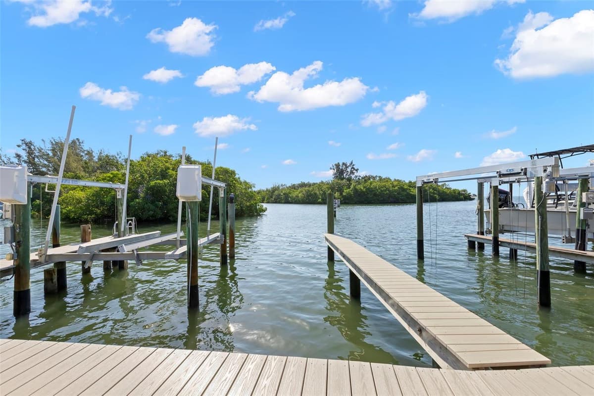 1375 PINELLAS BAYWAY — photo 2 of 43