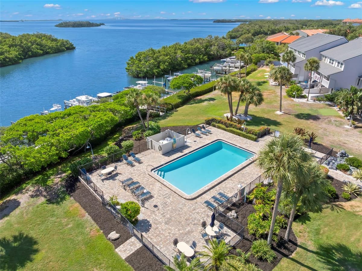 1375 PINELLAS BAYWAY — photo 40 of 43