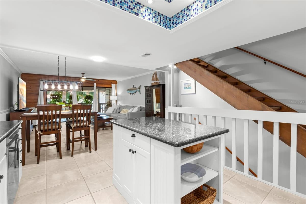 1375 PINELLAS BAYWAY — photo 5 of 43