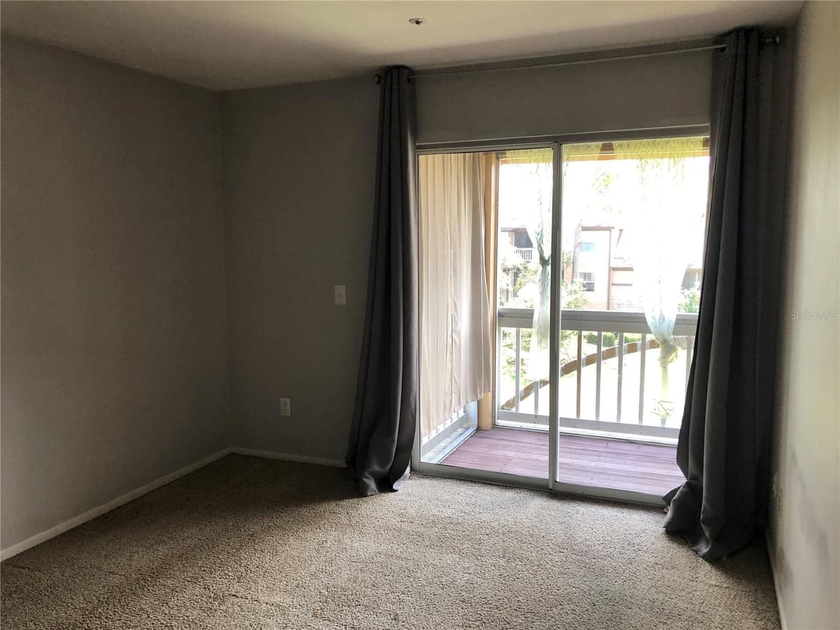 498 PIN OAK PLACE — photo 14 of 16