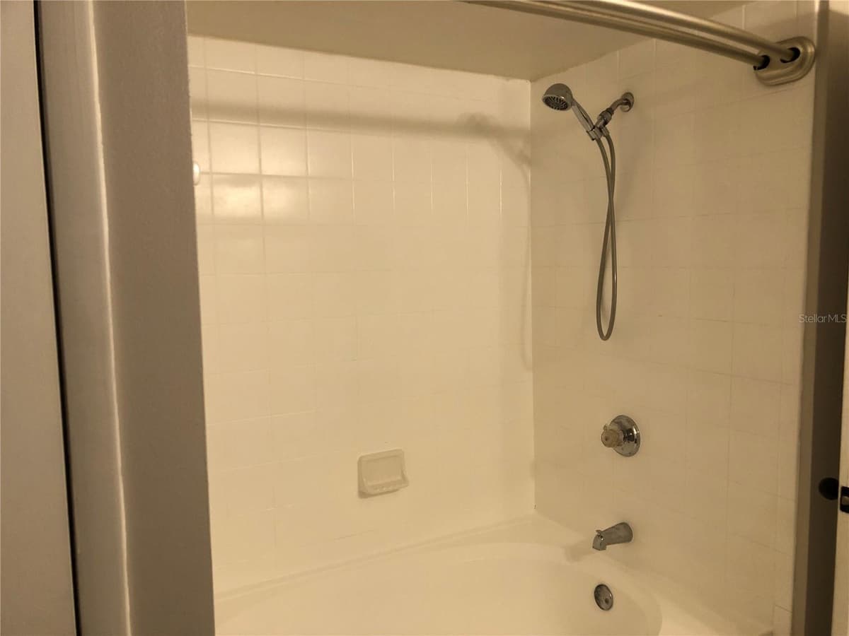498 PIN OAK PLACE — photo 10 of 16