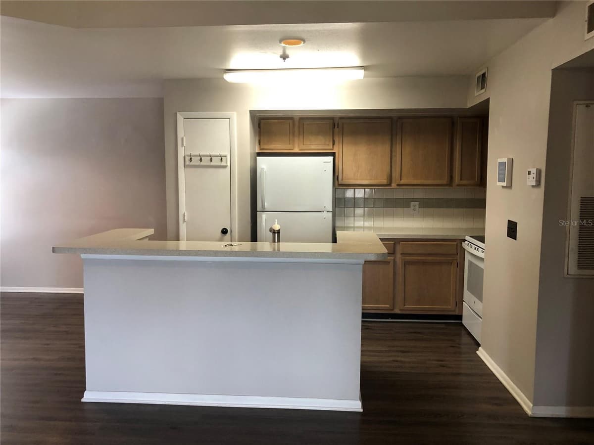 498 PIN OAK PLACE — photo 6 of 16