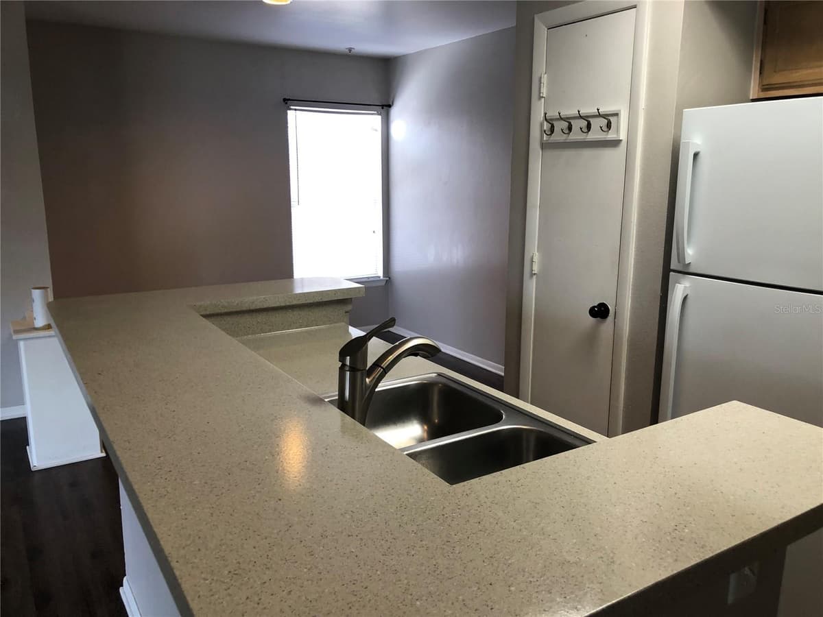 498 PIN OAK PLACE — photo 5 of 16