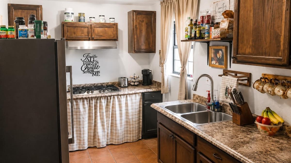988 FAZZINI DR — photo 17 of 40
