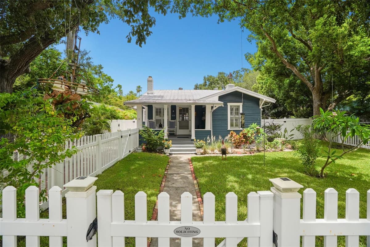 636 WILKIE STREET — photo 1 of 62