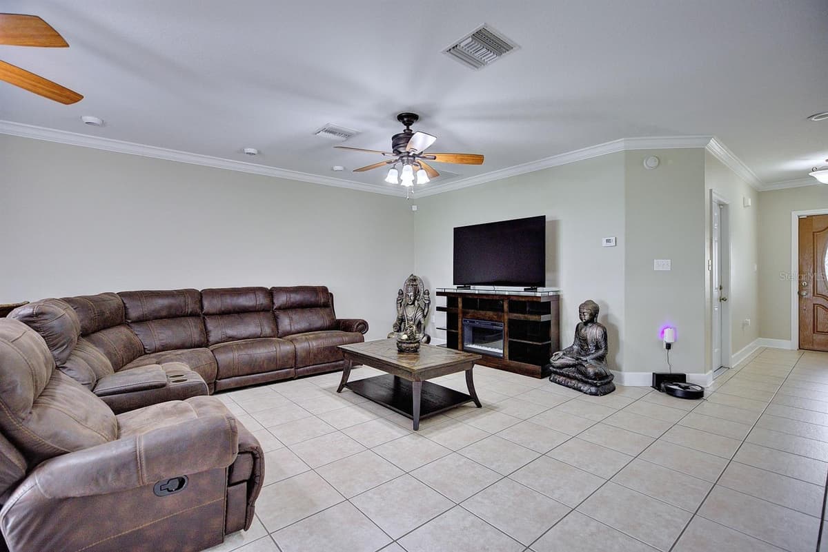 4050 PLACID LAKES BOULEVARD — photo 8 of 45