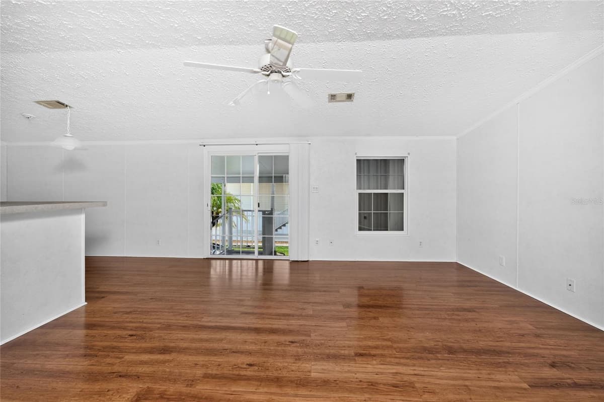 10 HOLLAND DRIVE — photo 13 of 61