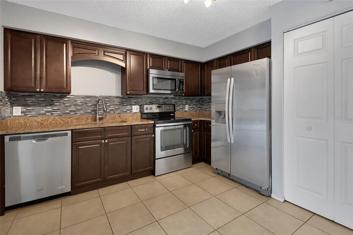 365 LANSDOWNE AVENUE — photo 11 of 26