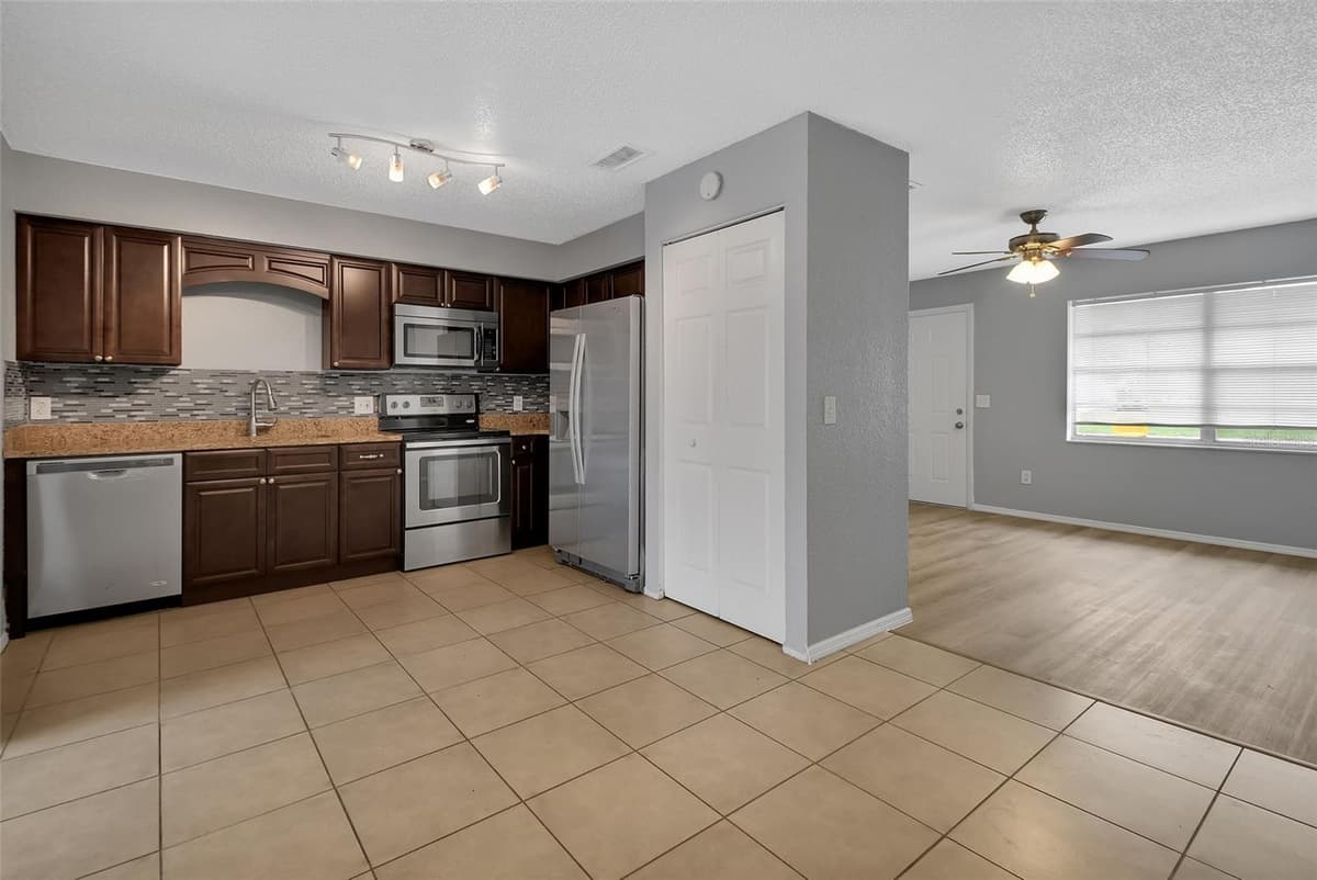 365 LANSDOWNE AVENUE — photo 10 of 26